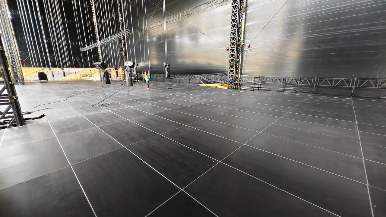 STAGE SYSTEMS